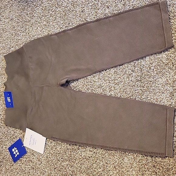 NWT joylab high rise capri leggings - Picture 4 of 5